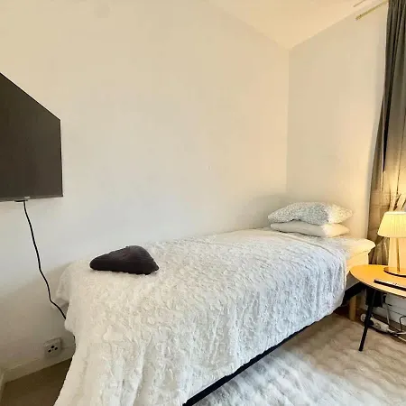 For Workers With 4 Bedrooms Free Parking And Tv In Each Apartmán *