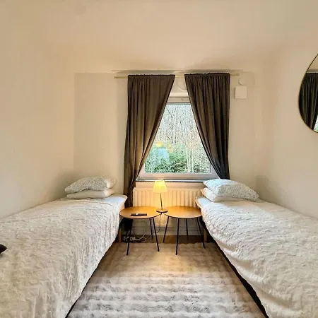 Apartmán For Workers With 4 Bedrooms Free Parking And Tv In Each