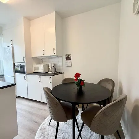 Workers & Family Homes Modern 2br With Free Parking 10 Min To Volvo Apartmán *