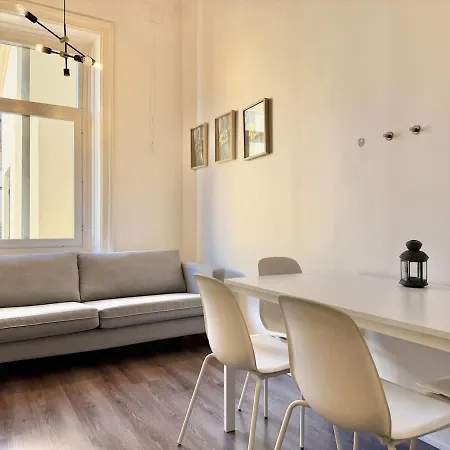 Vasagatan 2-bed Apartment, 4 Beds & 4 Desks 2 Min To Avenyn Göteborg