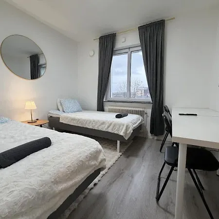 Daire 5 Bedroom With Tv In Each Near Volvo With Free Parking