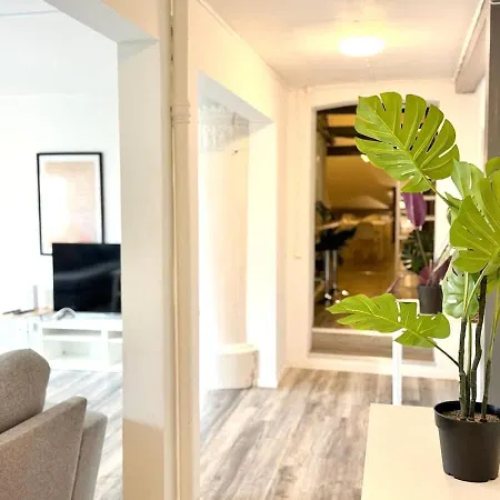 Workers And Family 7 Private Bedrooms Sleeps 16 Göteborg