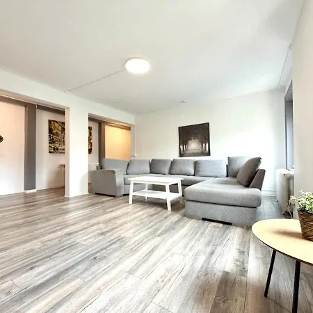 Workers And Family 7 Private Bedrooms Sleeps 16 Göteborg