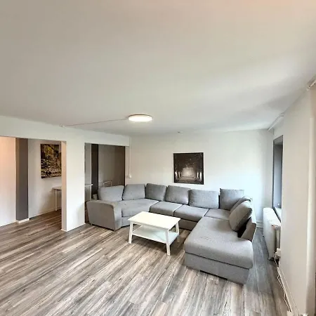Apartmán Workers And Family 7 Private Bedrooms Sleeps 16 *