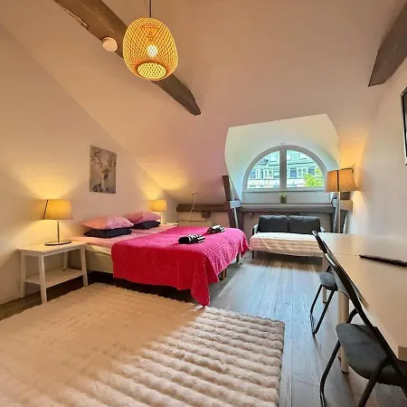 Apartmán Workers And Family 7 Private Bedrooms Sleeps 16 *