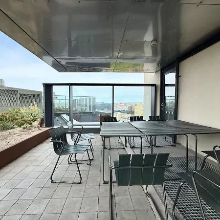 Luxury 2 Bedroom With Access To & Gym Apartmán
