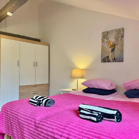 Apartmán Workers And Family 7 Private Bedrooms Sleeps 16