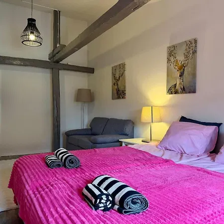 Apartmán Workers And Family 7 Private Bedrooms Sleeps 16 *