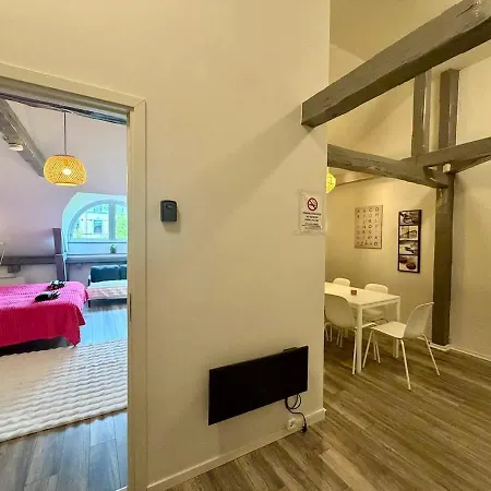 Apartmán Workers And Family 7 Private Bedrooms Sleeps 16 *
