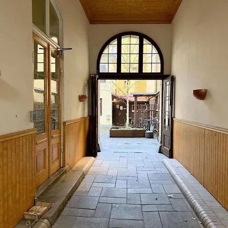 Apartmán Workers And Family 7 Private Bedrooms Sleeps 16 *