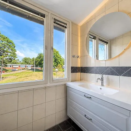 3 Floor With 6 Bedrooms For Workers Near Volvo *