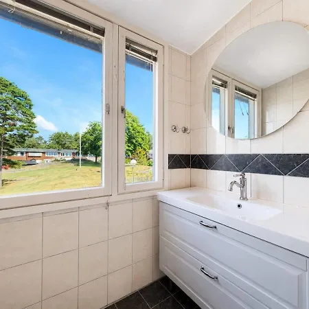 3 Floor With 6 Bedrooms For Workers Near Volvo ヨーテボリ
