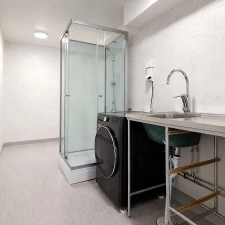 3 Floor With 6 Bedrooms For Workers Near Volvo 別荘 *