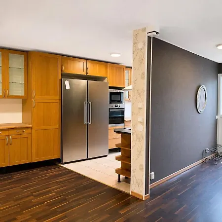 別荘 3 Floor With 6 Bedrooms For Workers Near Volvo ヨーテボリ