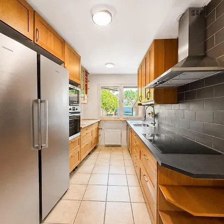 3 Floor With 6 Bedrooms For Workers Near Volvo 別荘 *