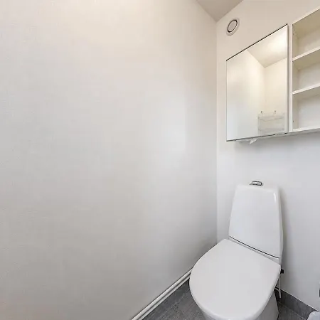 別荘 3 Floor With 6 Bedrooms For Workers Near Volvo ヨーテボリ