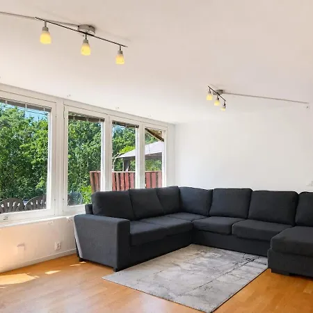 3 Floor With 6 Bedrooms For Workers Near Volvo * ヨーテボリ