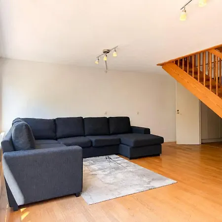 3 Floor With 6 Bedrooms For Workers Near Volvo *