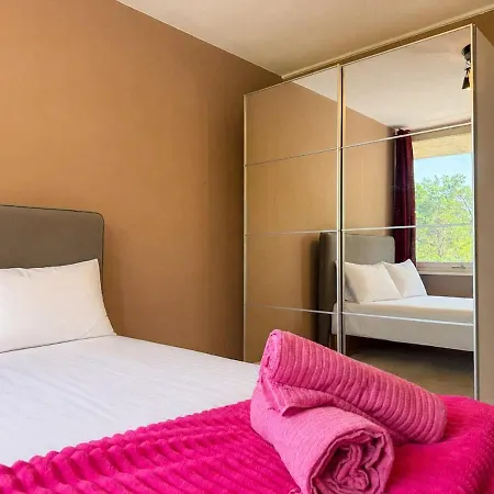 3 Floor With 6 Bedrooms For Workers Near Volvo