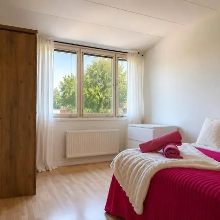 3 Floor With 6 Bedrooms For Workers Near Volvo 別荘 *