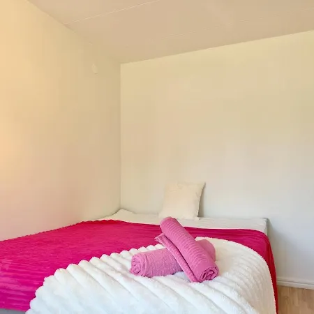 3 Floor With 6 Bedrooms For Workers Near Volvo 別荘 ヨーテボリ