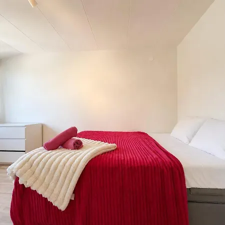 3 Floor With 6 Bedrooms For Workers Near Volvo *