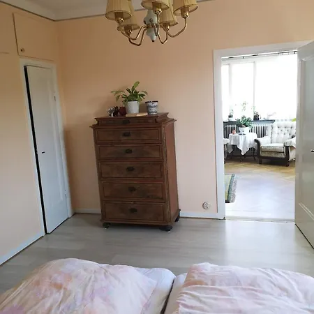Charming, Newly Renovated Near Slottsskogen アパート ヨーテボリ