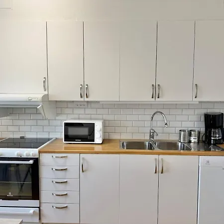 2 Floor For 6 People With 2 Bathrooms Close To And Volvo *