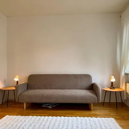 2 Floor For 6 People With 2 Bathrooms Close To And Volvo