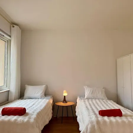 Apartment 2 Floor For 6 People With 2 Bathrooms Close To And Volvo