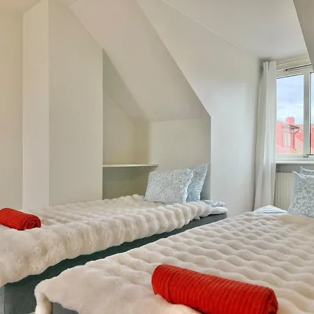 2 Floor For 6 People With 2 Bathrooms Close To And Volvo * Gothenburg