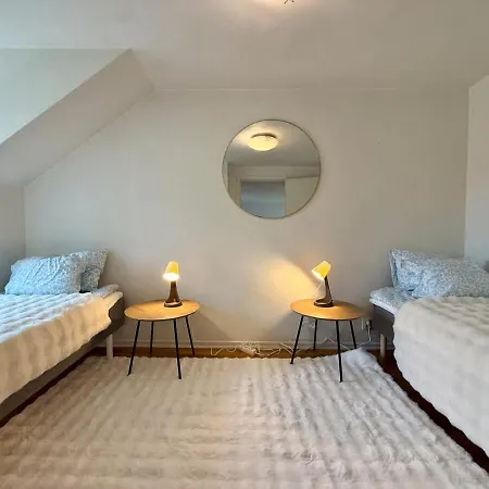 Apartment 2 Floor For 6 People With 2 Bathrooms Close To And Volvo *