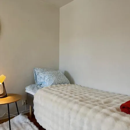 2 Floor For 6 People With 2 Bathrooms Close To And Volvo Apartment *