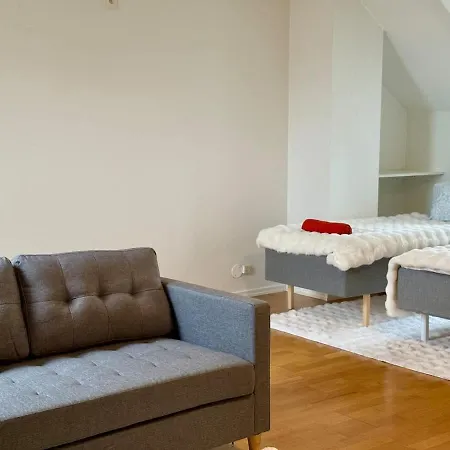 2 Floor For 6 People With 2 Bathrooms Close To And Volvo *