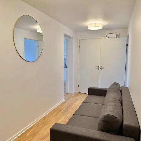 2 Floor For 6 People With 2 Bathrooms Close To And Volvo *