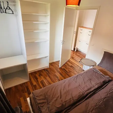 Bright 2-room For Families & Businesses Ferienhaus *
