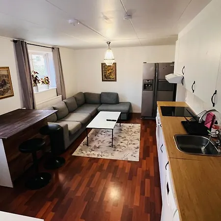 Bright 2-room For Families & Businesses