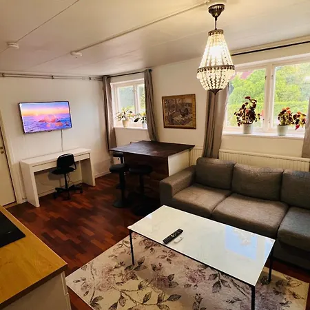 Bright 2-room For Families & Businesses Ferienhaus *