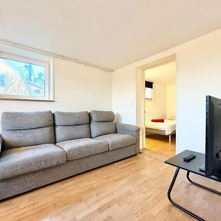 Work-ready 3br - 6 Single Beds - 10 Min To Volvo * Göteborg