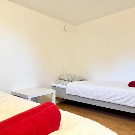 Ferienhaus Work-ready 3br - 6 Single Beds - 10 Min To Volvo *