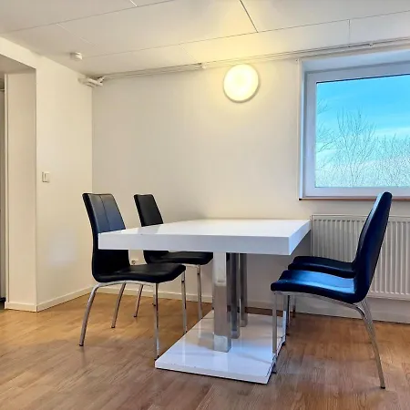 Work-ready 3br - 6 Single Beds - 10 Min To Volvo Göteborg