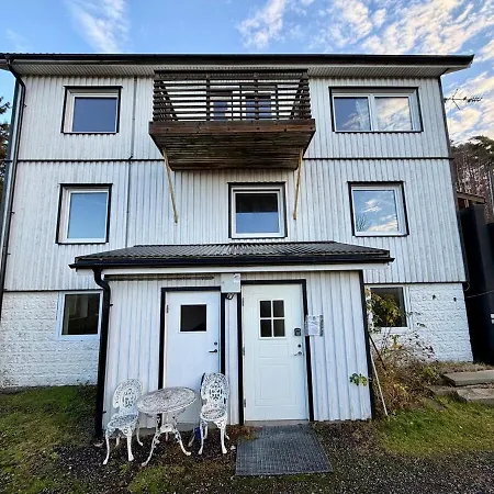 Work-ready 3br - 6 Single Beds - 10 Min To Volvo