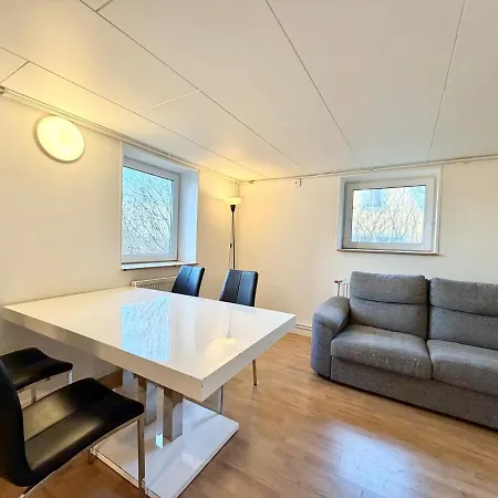 Ferienhaus Work-ready 3br - 6 Single Beds - 10 Min To Volvo *