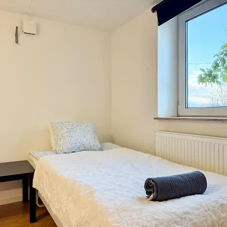 Ferienhaus Work-ready 3br - 6 Single Beds - 10 Min To Volvo *