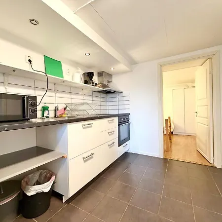Work-ready 3br - 6 Single Beds - 10 Min To Volvo * Göteborg