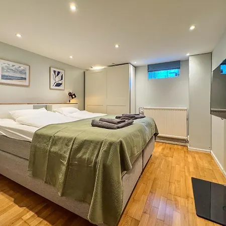 With Private Entrance & Office Near Ullevi & Volvo Apartament
