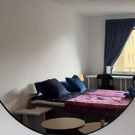 Apartment 2br Worker & Family Near Volvo Tv In Each *