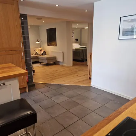 With Private Entrance & Office Near Ullevi & Volvo *