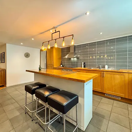 With Private Entrance & Office Near Ullevi & Volvo