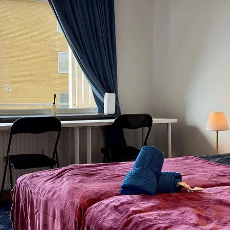 2br Worker & Family Near Volvo With Free Parking Διαμέρισμα